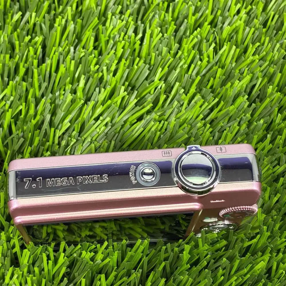 Sanyo VPC-E760 7.1MP Pink Compact Digital Camera with Battery, Charger, and Memo